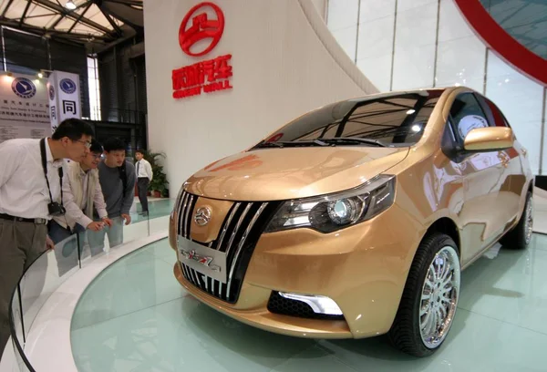 Visitatori Guardano Una Grande Muraglia Concept Car Durante Auto Shanghai — Foto Stock