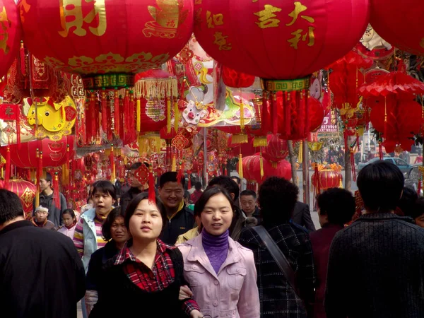 Chinesische Einheimische Gehen Roten Laternen Auf Der Straße Shaoyang Provinz — Stockfoto