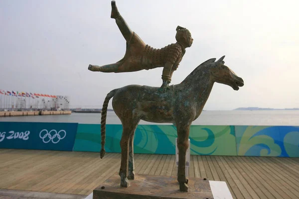 Udsigt Til Skulptur Med Olympisk Tema Udstillet Olympisk Skulpturudstilling Qingdao - Stock-foto