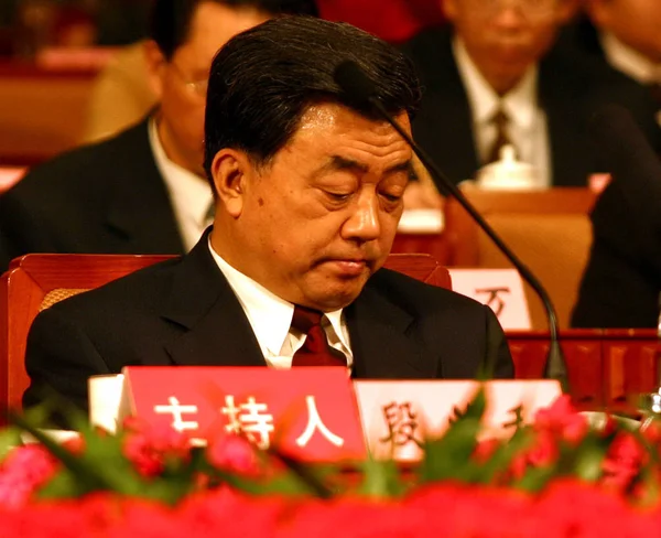 2006年1月 中国東部山東省済南市で開かれた会議で 済南人民会議常任委員会委員長のドゥアン イーヘ氏が会議を開いた — ストック写真