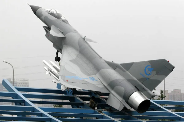 Προβολή Ενός Πλήρους Μεγέθους Μοντέλου Chinas Μαχητικό Αεροσκάφος Που Εμφανίζεται — Φωτογραφία Αρχείου