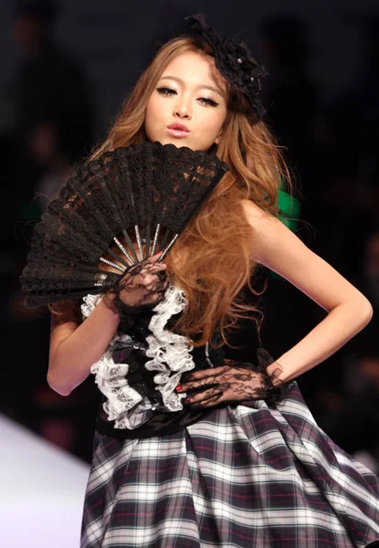 Kínai Modell Bemutatja Pekingi Lány Divat Show 2009 Ben Kínai — Stock Fotó