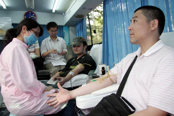 Local Chinese Citizens Donate Blood Injured People Quake Stricken Areas — Stock Photo, Image