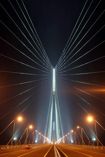 2008 日東中国江蘇省の長江川を渡って蘇通大橋の夜景 — ストック写真