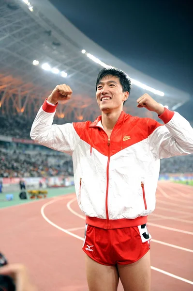 Liu Xiang ของเซ ยงไฮ เฉล มฉลองหล งจากท ชนะการแข 110M ชายของก — ภาพถ่ายสต็อก