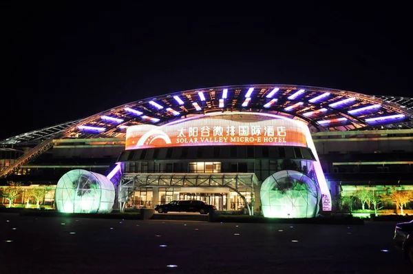 Night View Solar Valley Micro Hotel Equipped Many Solar Heat — Stock Photo, Image