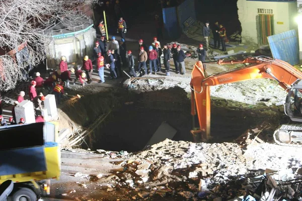 Trabajadores Chinos Rescate Limpian Las Ruinas Para Buscar Trabajadores Que — Foto de Stock