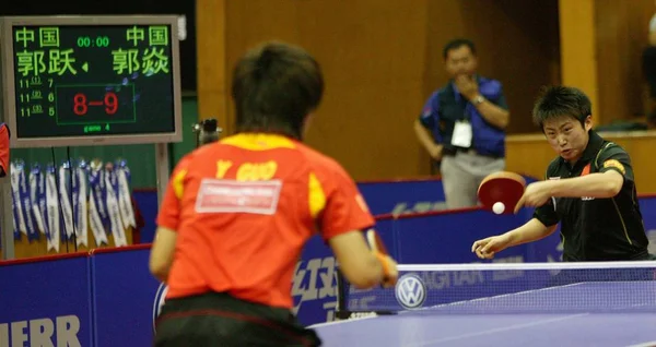 Chinas Guo Yue Destra Compete Con Guo Yan Sinistra Durante — Foto Stock
