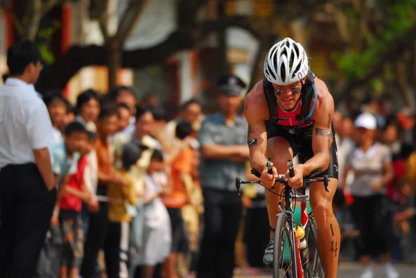 Participante Compite Durante Evento Ciclismo China Ironman Ciudad Haikou Sur — Foto de Stock