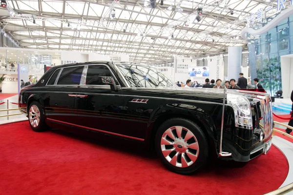 Visitors Look Hongqi Red Flag Hqd Concept Car Currently Called — Stock Photo, Image