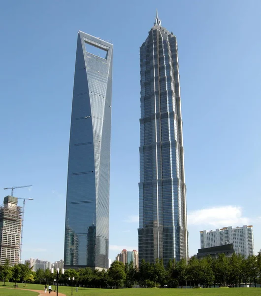 Tekintettel Shanghai World Financial Center Balra Jinmao Torony Lujiazui Pénzügyi — Stock Fotó