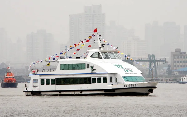 Een Veerboot Voor Expo Shanghai 2010 Zien Zeilen Huangpu Rivier — Stockfoto