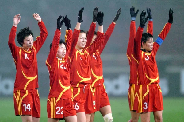 Miembros Del Equipo Fútbol Femenino China Saludan Los Fans Después —  Fotos de Stock