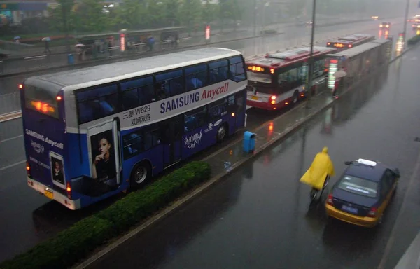 2008年5月3日 北京雨中交通情况 — 图库照片