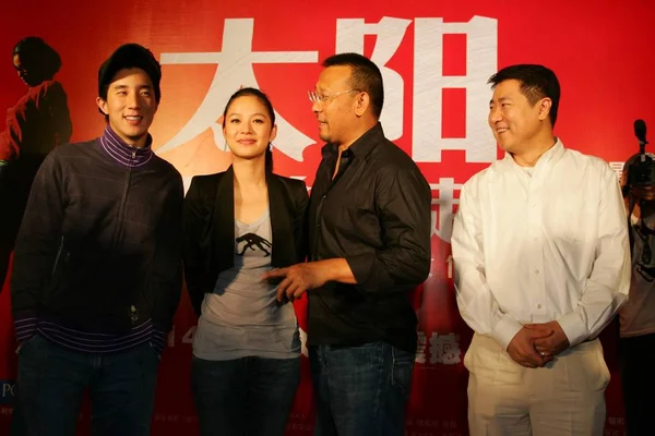 Chinese Regisseur Acteur Jiang Wen Tweede Rechts Zijn Vrouw Chinees — Stockfoto