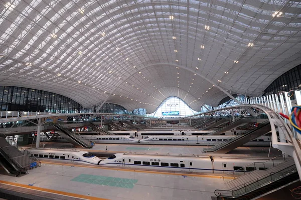 Trenurile Crh China Railway High Speed Sunt Văzute Gara Wuhan — Fotografie, imagine de stoc