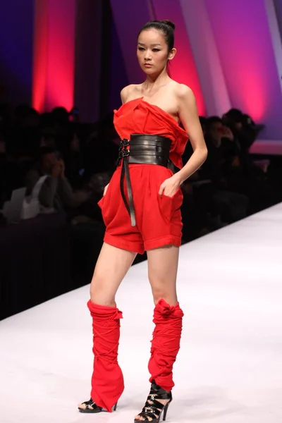Modell Parader Aimer Kinesiska Mode Hus Inbjudnings Tävling Vilken Utställningsmonter — Stockfoto