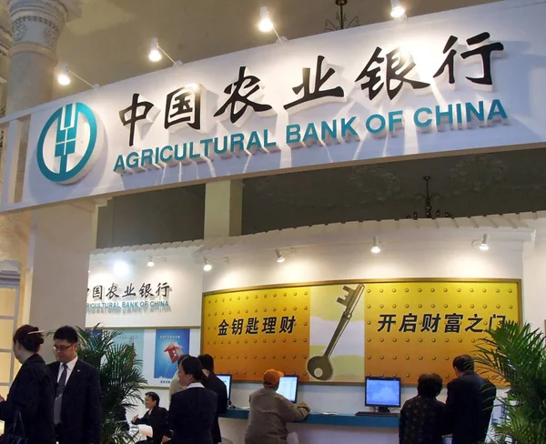 Kinesiska Besökare Stativ Jordbruks Bnak Kina Abc Utställning Shanghai November — Stockfoto
