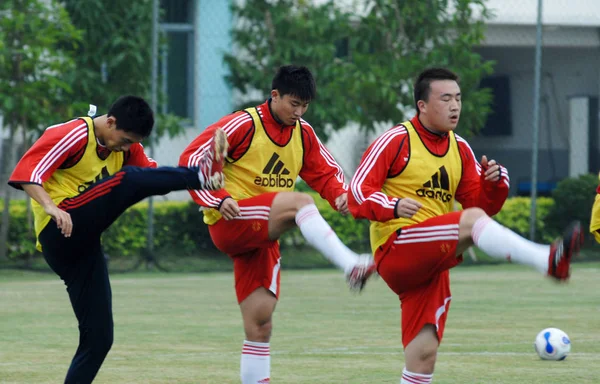 Κινεζική Ολυμπιακή Ποδοσφαιρική Ομάδα Κατά Διάρκεια Μιας Προπόνησης Στην Πόλη — Φωτογραφία Αρχείου