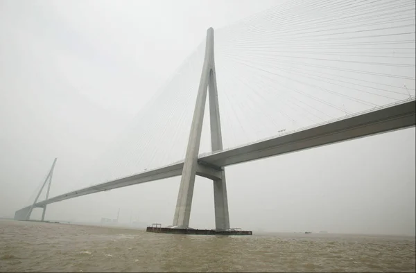 2008年4月27日 中国東部江蘇省長江に架かる蘇江橋の眺め — ストック写真