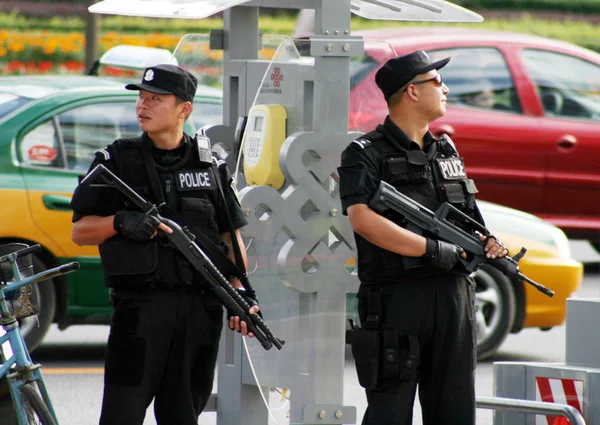 Policiais Chineses Armados Patrulham Rua Pequim China Quarta Feira Setembro — Fotografia de Stock