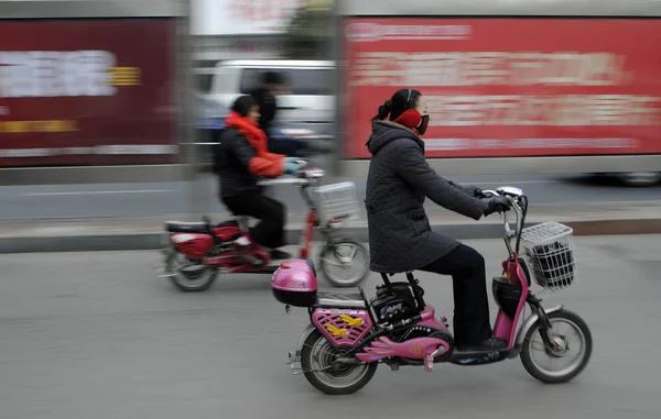 Bicicletas Eléctricas Residentes Locales Huaibei Provincia Chinas Jiangsu Diciembre 2009 — Foto de Stock