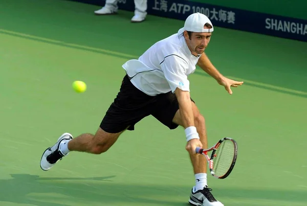 2009年10月13日 星期二 在中国上海举行的2009年上海 Atp 大师赛1000网球锦标赛首轮比赛中 德国选手本杰明 贝克尔在对阵德国选手汤米 哈斯的比赛中复出 — 图库照片