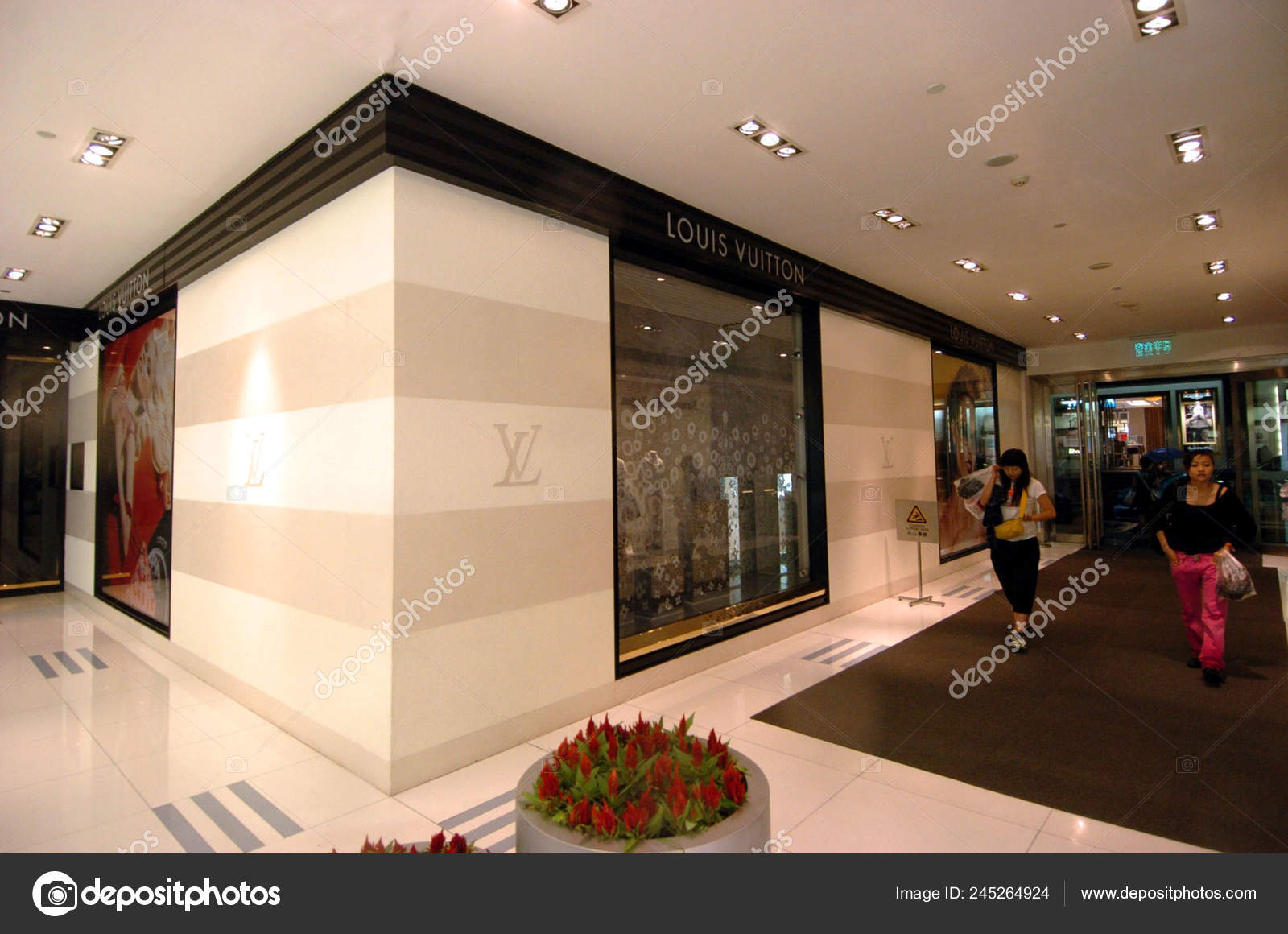 Chinese Young Women Walk Louis Vuitton Boutique Which Closed