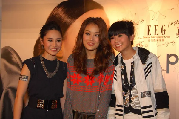 Cantante Hong Kong Joey Yung Centro Posa Con Cantantes Actrices — Foto de Stock