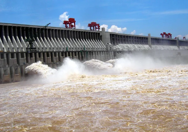 Jangcy Woda Jest Kąpać Przez Trzy Gorges Dam Yichang Prowincja — Zdjęcie stockowe