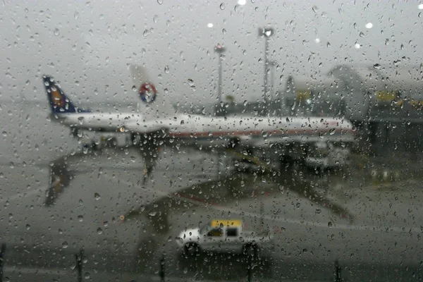 View Two Planes Rain Capital International Airport Beijing May 2008 — Stock Photo, Image