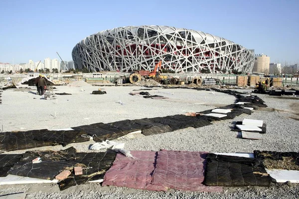 Arbetare Bana Området Nära National Stadium Känd Som Birds Nest — Stockfoto