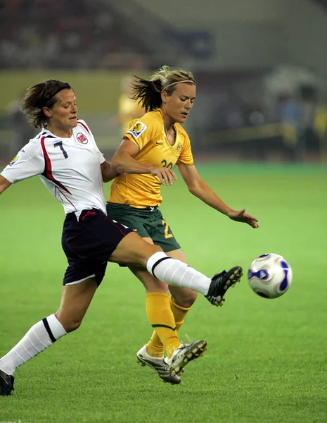 노르웨이의 Ronning는 호주의 2007 일에에서 2007 Fifa 월드컵의 하고있다 노르웨이와 — 스톡 사진