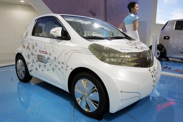 Modello Posa Toyota Alla Cina Guangzhou Salone Internazionale Dell Automobile — Foto Stock