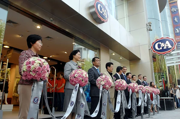 Vista Los Funcionarios Durante Ceremonia Apertura Primera Tienda Insignia China —  Fotos de Stock
