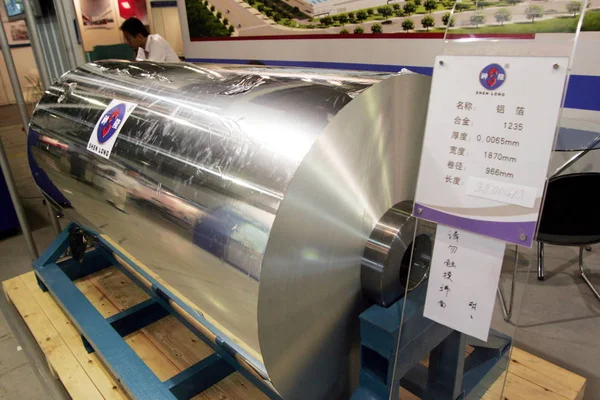 Una Bobina Papel Aluminio Exhibición Durante Una Exposición Shanghai China —  Fotos de Stock