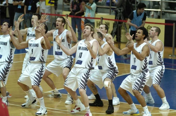 Spelare Nya Zeeland Uppträda Basket Match Mellan Kinas Nationella Basket — Stockfoto