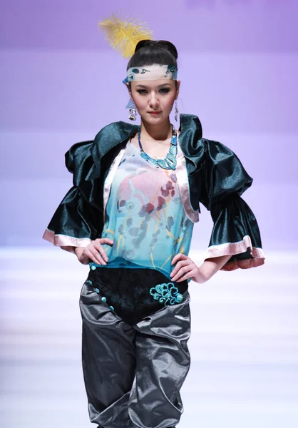 Una Sfilata Modelle All Aimer Chinese Fashion House Invitational Contest — Foto Stock