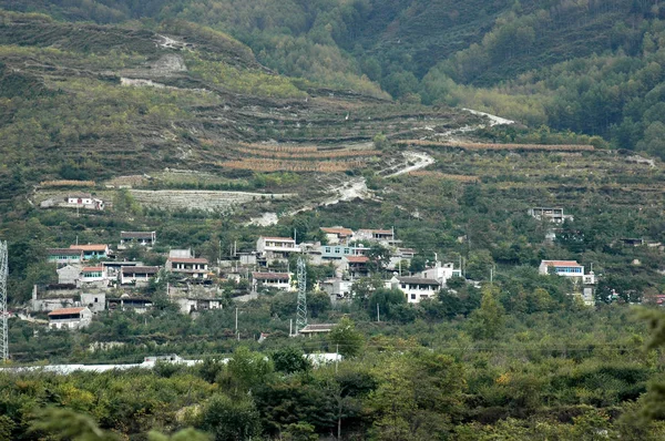 2007年10月13日 中国西南四川省茂县一座山上的民房景观 — 图库照片