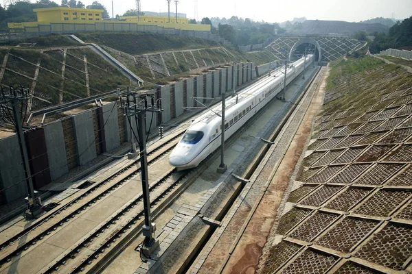 Crh Kínai Vasúti Nagysebességű Vonat Fut Wuhan Guangzhou Nagysebességű Vasútvonal — Stock Fotó