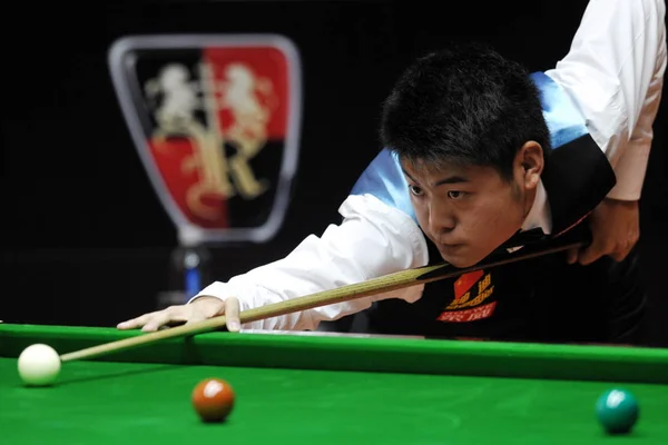 Chinas Liang Wenbo Játszik Egy Lövés Peter Ebdont Anglia Ellen — Stock Fotó