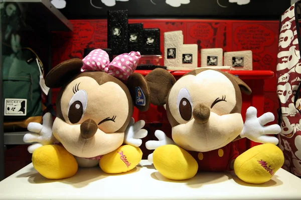 Produtos Disney São Vistos Venda Uma Loja Xangai China Novembro — Fotografia de Stock