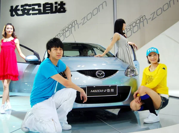 File Models Pose Mazda Display Auto Show Chongqing China June — Stock Photo, Image