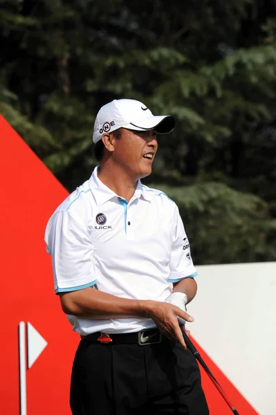 Zhang Lianwei Chin Rozpoczyna Grę Pierwszej Rundzie Turnieju Golfa Hsbc — Zdjęcie stockowe