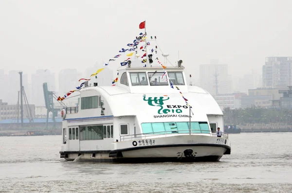 Een Veerboot Voor Expo Shanghai 2010 Zien Zeilen Huangpu Rivier — Stockfoto