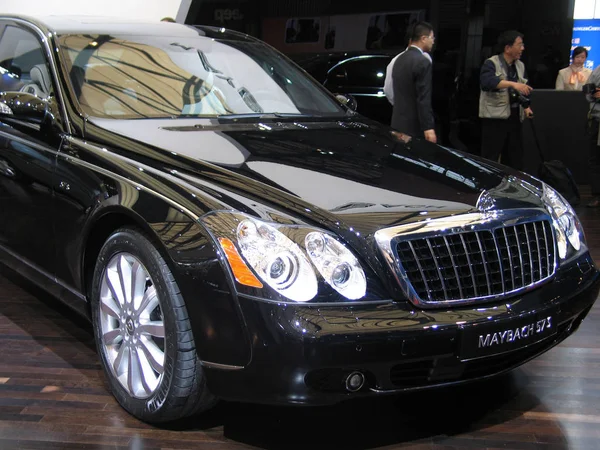 Uma Limusine Maybach 575 Exibida Uma Exposição Carros Xangai Abril — Fotografia de Stock