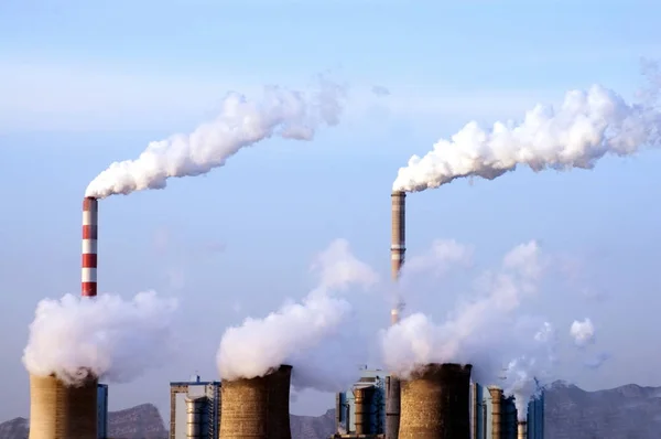 Une Cheminée Émet Fumée Dans Une Usine Chimique Pékin Chine — Photo