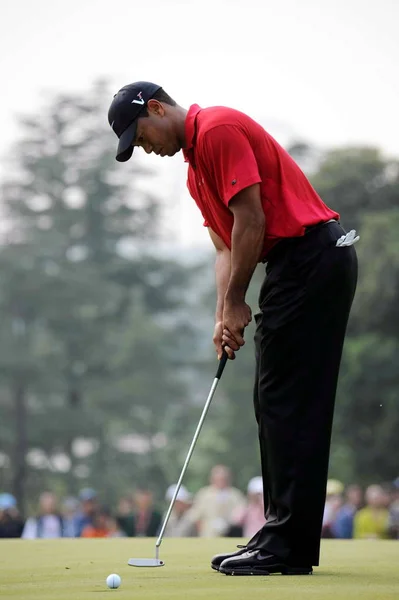 Världens Främsta Golfspelare Tiger Woods Förenta Staternas Puttar Finalrundan Hsbc — Stockfoto