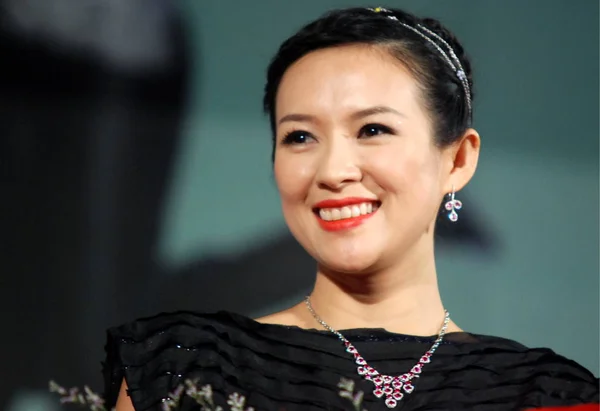 中国の女優チャン ツィイーは火曜日 2009 日中国 上海でのし復讐映画のプレミアで見られています — ストック写真