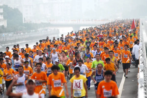 Dziesiątki Tysięcy Uczestników Wziąć Udział Maratonie International Xiamen Xiamen Południowo — Zdjęcie stockowe
